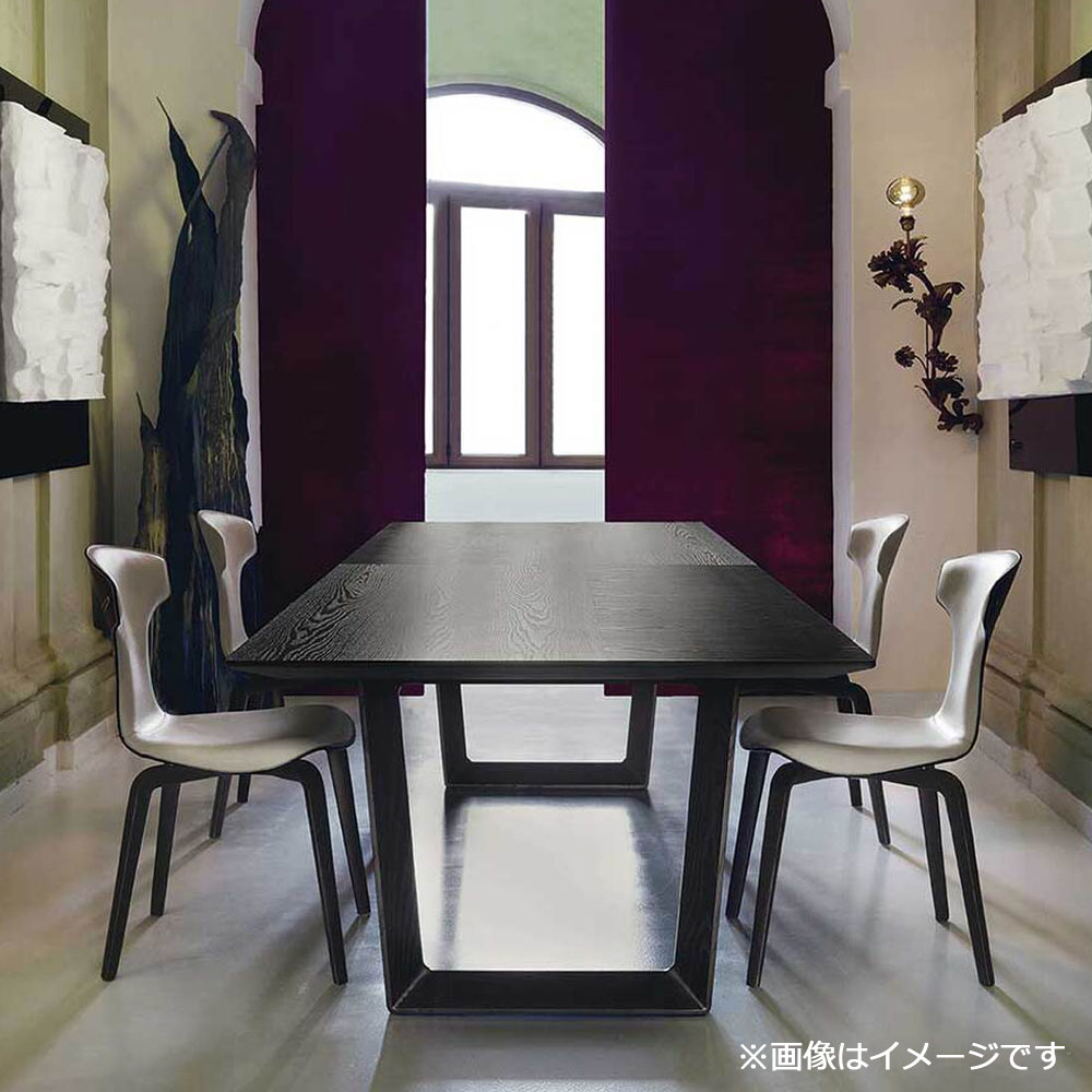 PoltronaFrau（ポルトローナ・フラウ）ダイニングテーブル「ボレロ」アッシュ材ウェンジ色