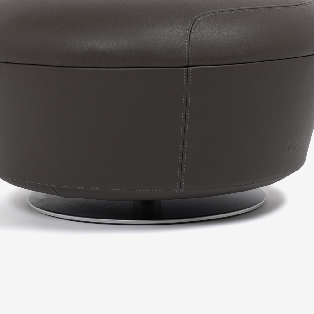 PoltronaFrau(ポルトローナ・フラウ)オットマン「アサヤ」革 セピア色