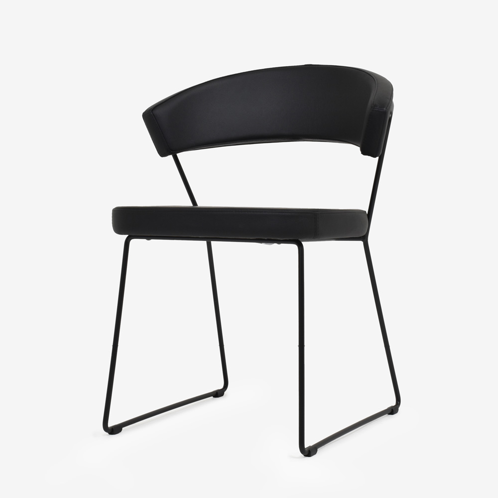 Calligaris(カリガリス)ダイニングチェア「New York CB1022」革ブラック/脚部マットブラック