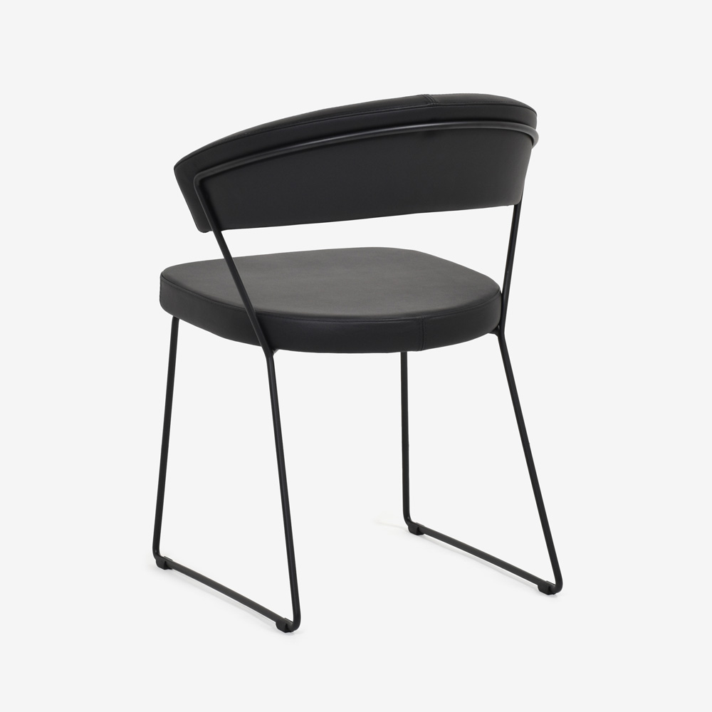Calligaris(カリガリス)ダイニングチェア「New York CB1022」革ブラック/脚部マットブラック