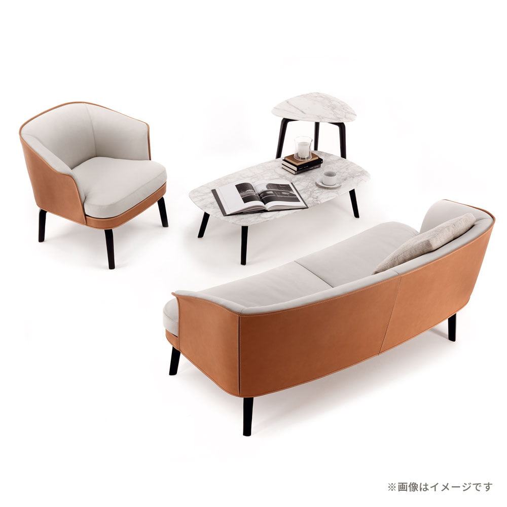 PoltronaFrau（ポルトローナ・フラウ）アームチェア「ニヴォラ」幅86cm 革スタッコ色/キャメル色【次回入荷未定】