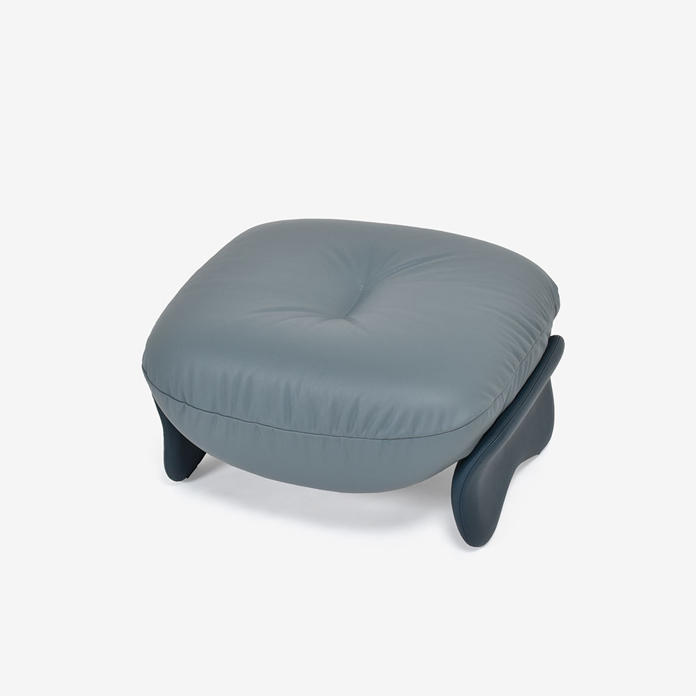 PoltronaFrau(ポルトローナ・フラウ)オットマン「スクワッシュ」幅72cm 革スチールブルー色/ミネラルブルー色【次回入荷未定】