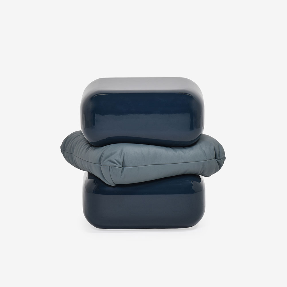 PoltronaFrau(ポルトローナ・フラウ)サイドテーブル「スクワッシュ」幅54cm 革スチールブルー色【次回入荷未定】