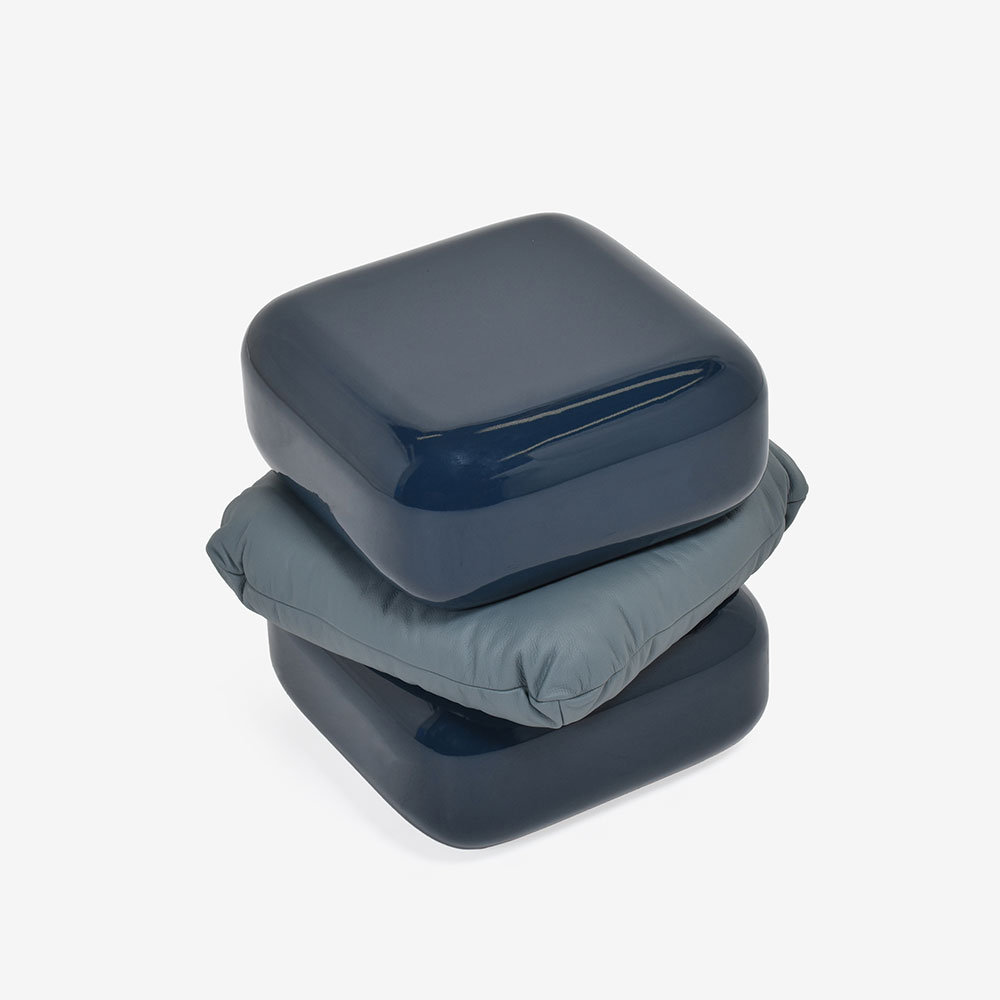 PoltronaFrau(ポルトローナ・フラウ)サイドテーブル「スクワッシュ」幅54cm 革スチールブルー色【次回入荷未定】