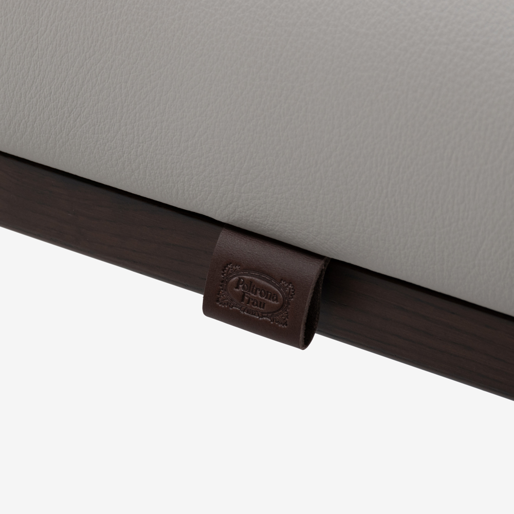 PoltronaFrau(ポルトローナ・フラウ)オットマン「2019 グレン」革ライトグレー色【次回入荷未定】