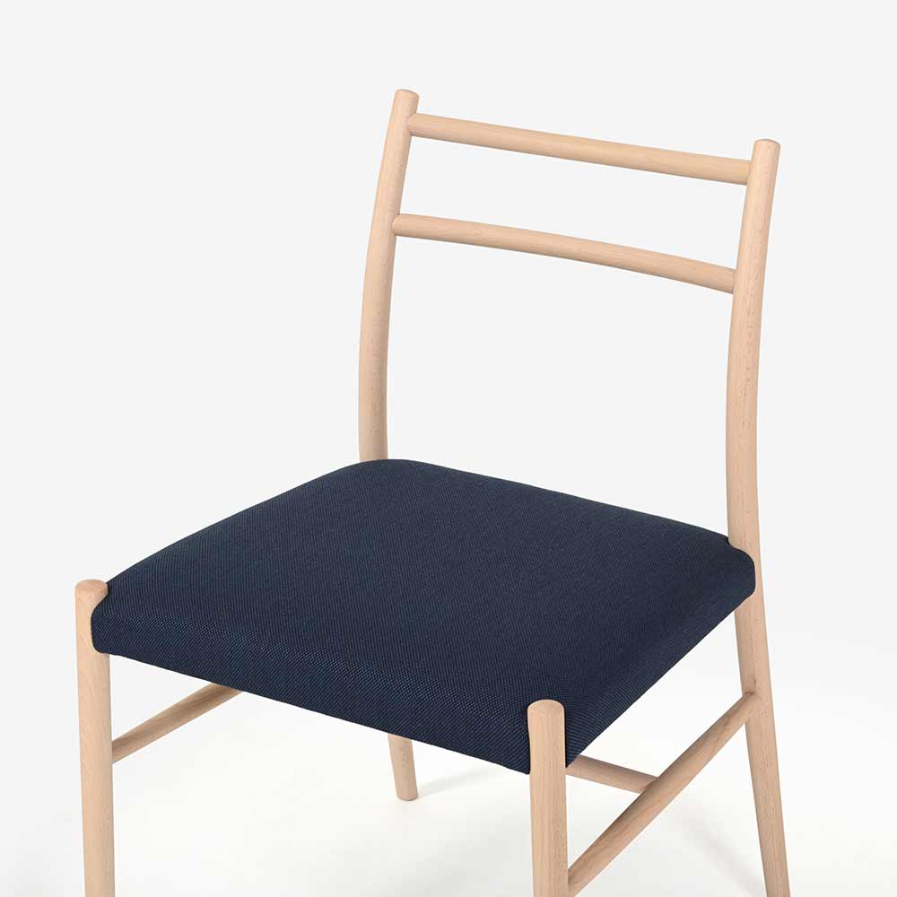 秋田木工 ダイニングチェア「ルフト」ブナ材白木塗装 張地 布#スチールカットトリオ0796