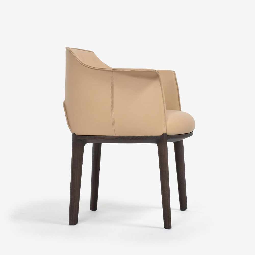 PoltronaFrau(ポルトローナ・フラウ)ダイニングチェア(アーム付き)「アーチボルド」革サンドベージュ色