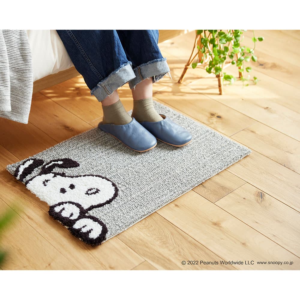 マット 「スヌーピー チラリマット」 65ｘ45cm PEANUTS（ピーナッツ）