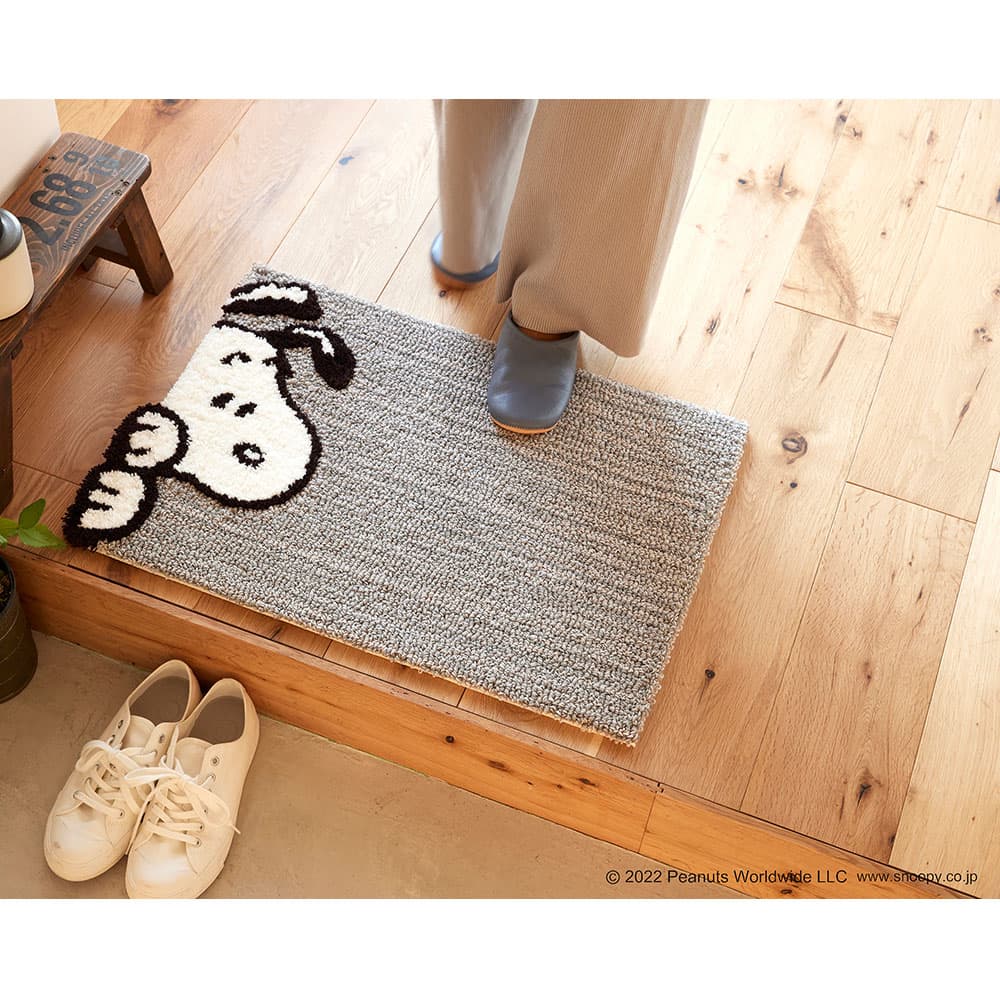 マット 「スヌーピー チラリマット」 65ｘ45cm PEANUTS（ピーナッツ）