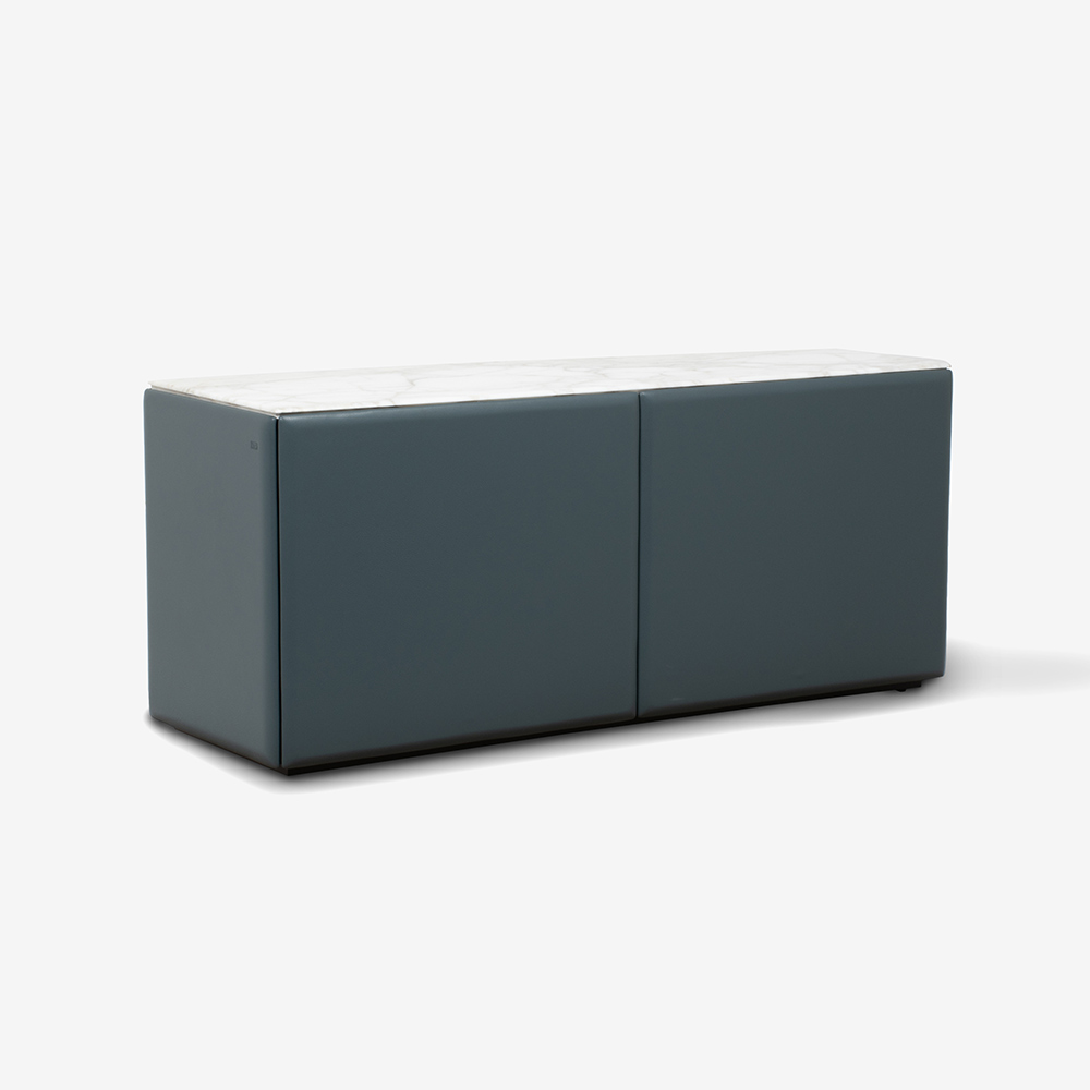 PoltronaFrau(ポルトローナ・フラウ)チェスト「ムーンダンス」幅150cm 高さ65cm 革ブルー色 大理石アラベスカート