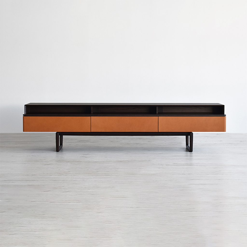 PoltronaFrau(ポルトローナ・フラウ)テレビボード「フィデリオ」幅240cm アッシュ材 革キャメル色【次回入荷未定】【セール対象品のため5%OFF】