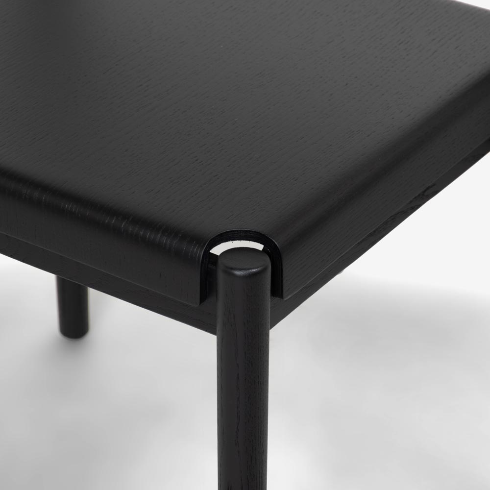 Calligaris(カリガリス)ダイニングチェア「Scandia CS2027」板座 マットブラック色