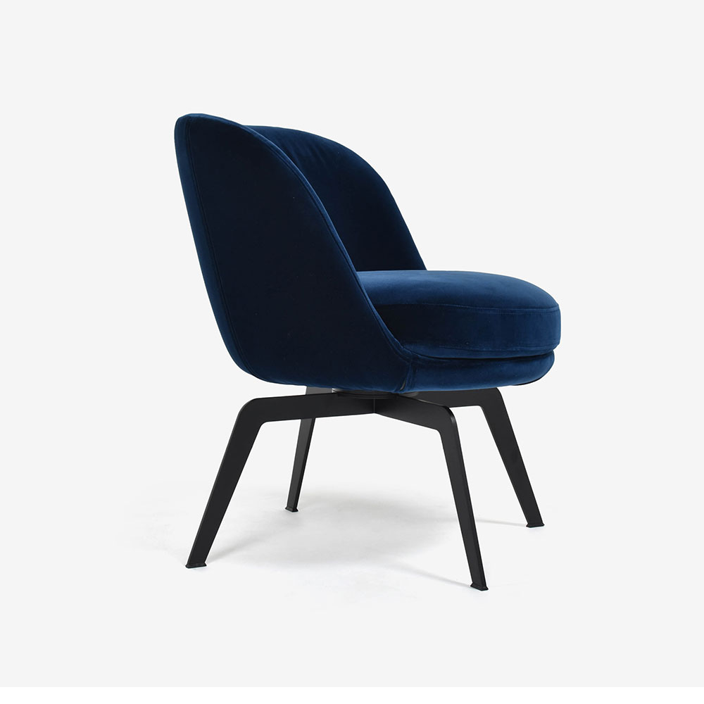 ROLF BENZ（ロルフベンツ）ラウンジチェア「562」回転式 幅63cm 布＃17.407 ブラックブルー色 / 脚メタルブラック