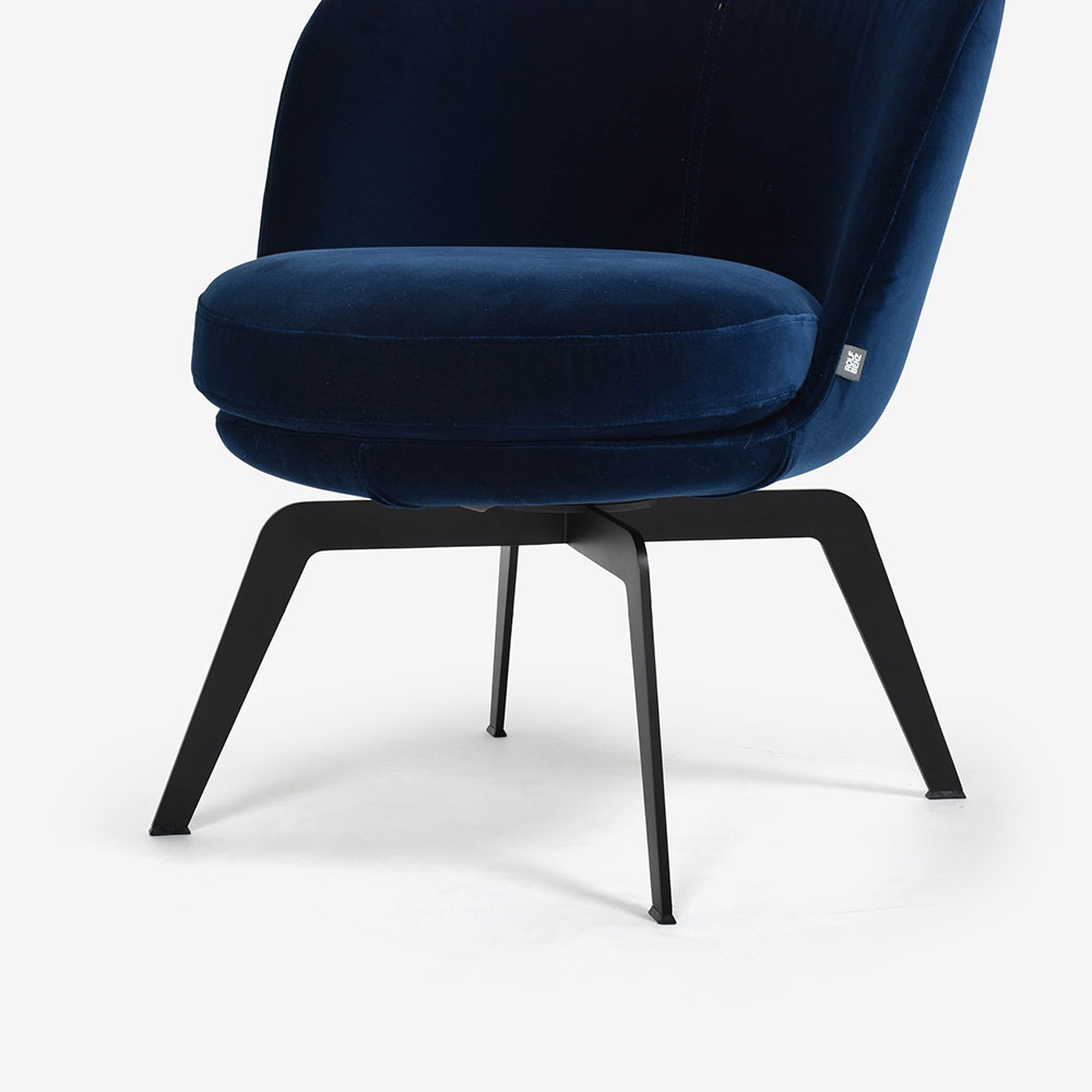 ROLF BENZ（ロルフベンツ）ラウンジチェア「562」回転式 幅63cm 布＃17.407 ブラックブルー色 / 脚メタルブラック