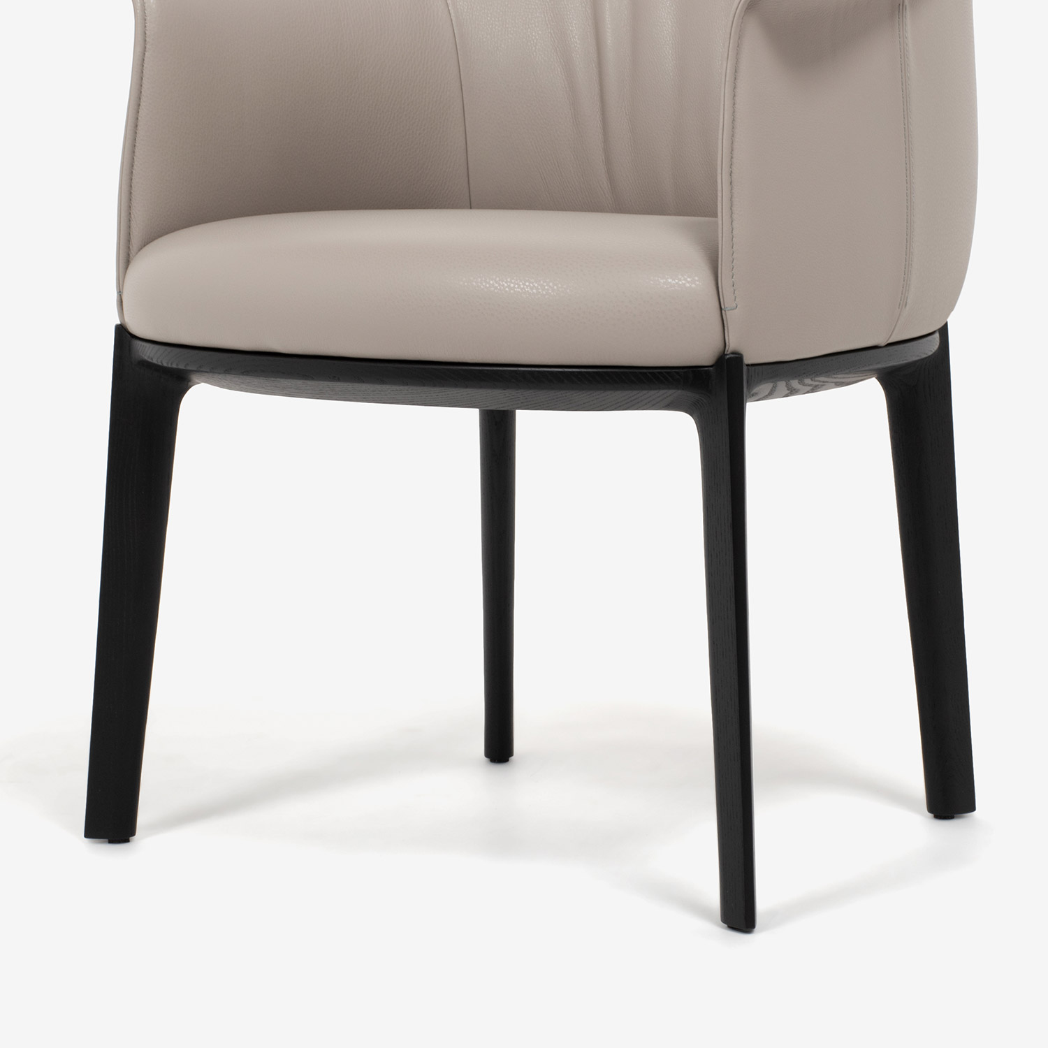 PoltronaFrau(ポルトローナ・フラウ)ダイニングチェア(アーム付き)「アーチボルド」革 グレー色