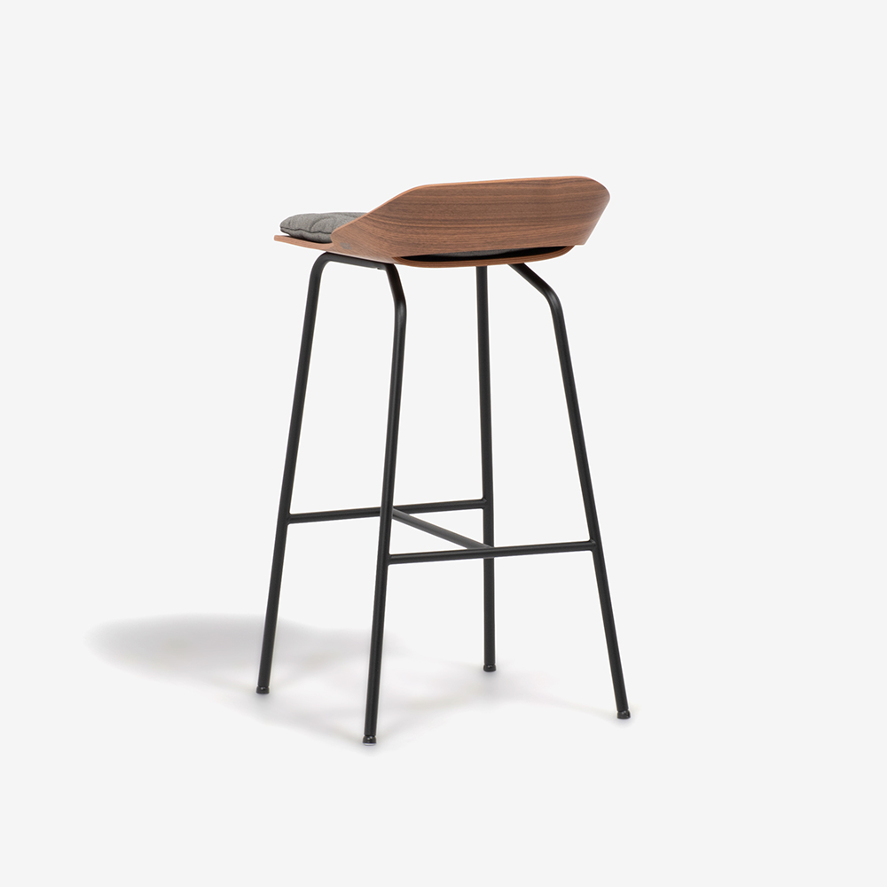 ROLF BENZ(ロルフベンツ)カウンターチェア「650」アメリカンウォールナット 布ブラックグレー色【次回入荷未定】