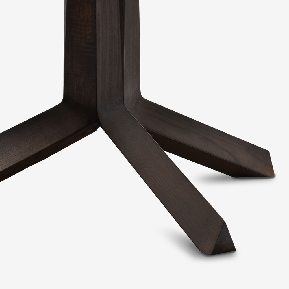 PoltronaFrau(ポルトローナ・フラウ)ダイニングテーブル 「オセロ」八角形 大理石アラベスカート 脚アッシュ材モカ色