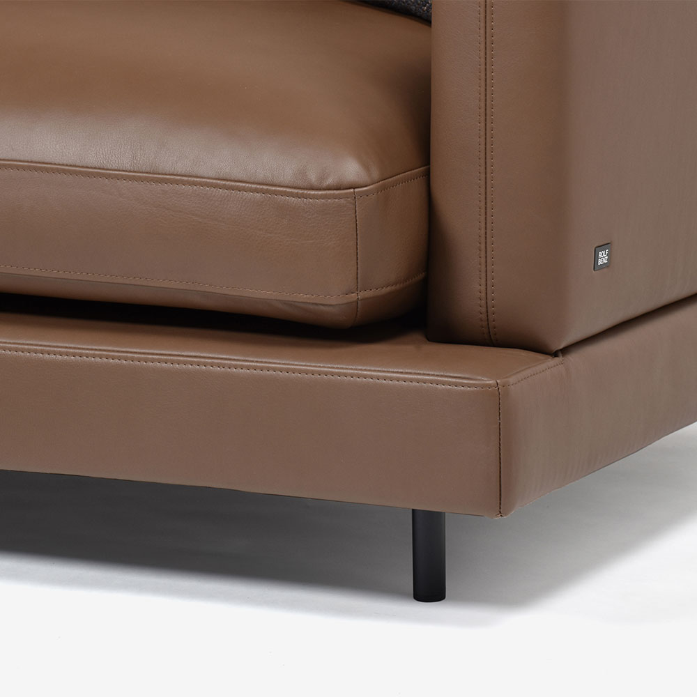 ROLF BENZ(ロルフベンツ)ソファ「RB60 SINA」幅238cm 革#42.203 ペルブラウン色 ※背クッションサポート1個、クッション2個付き