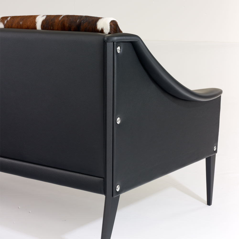 PoltronaFrau(ポルトローナ・フラウ)ラブソファ「デッザ」革ブラック色 座面カウスキン