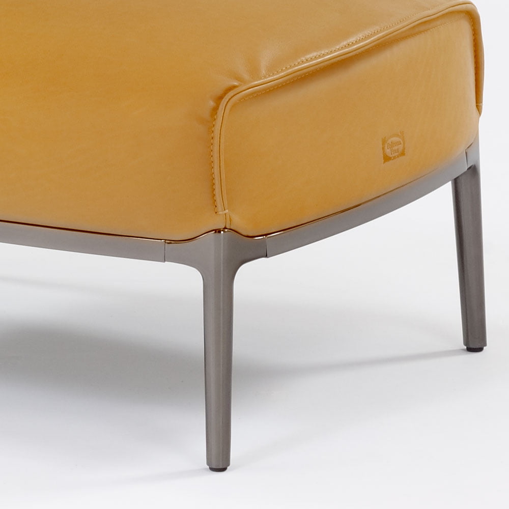 PoltronaFrau（ポルトローナ・フラウ）スツール「アーチボルド」革キャメル色