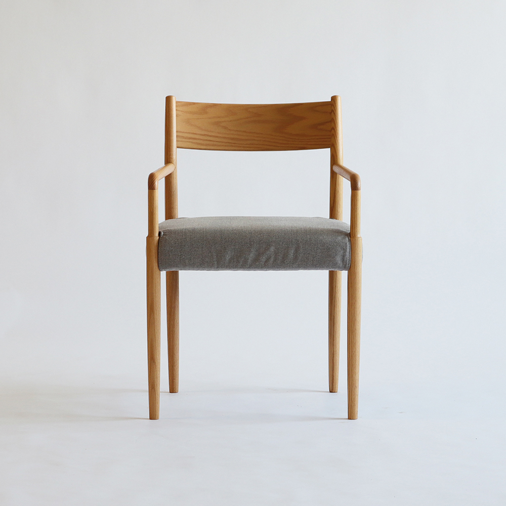 IKASAS(イカサ)ダイニングチェア(肘付き)「SUIPPO-スイッポ-ARM CHAIR」オーク材 カバー全2色