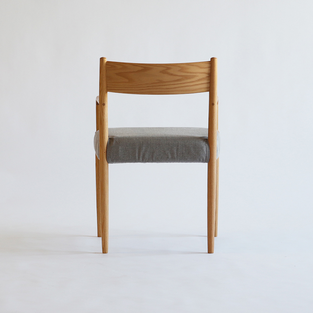 IKASAS(イカサ)ダイニングチェア(肘付き)「SUIPPO-スイッポ-ARM CHAIR」オーク材 カバー全2色