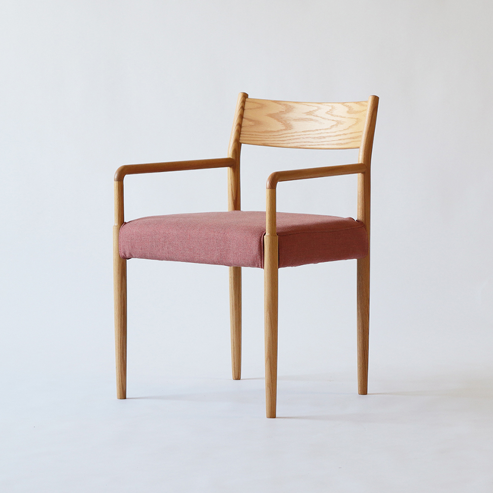 IKASAS(イカサ)ダイニングチェア(肘付き)「SUIPPO-スイッポ-ARM CHAIR」オーク材 カバー全2色