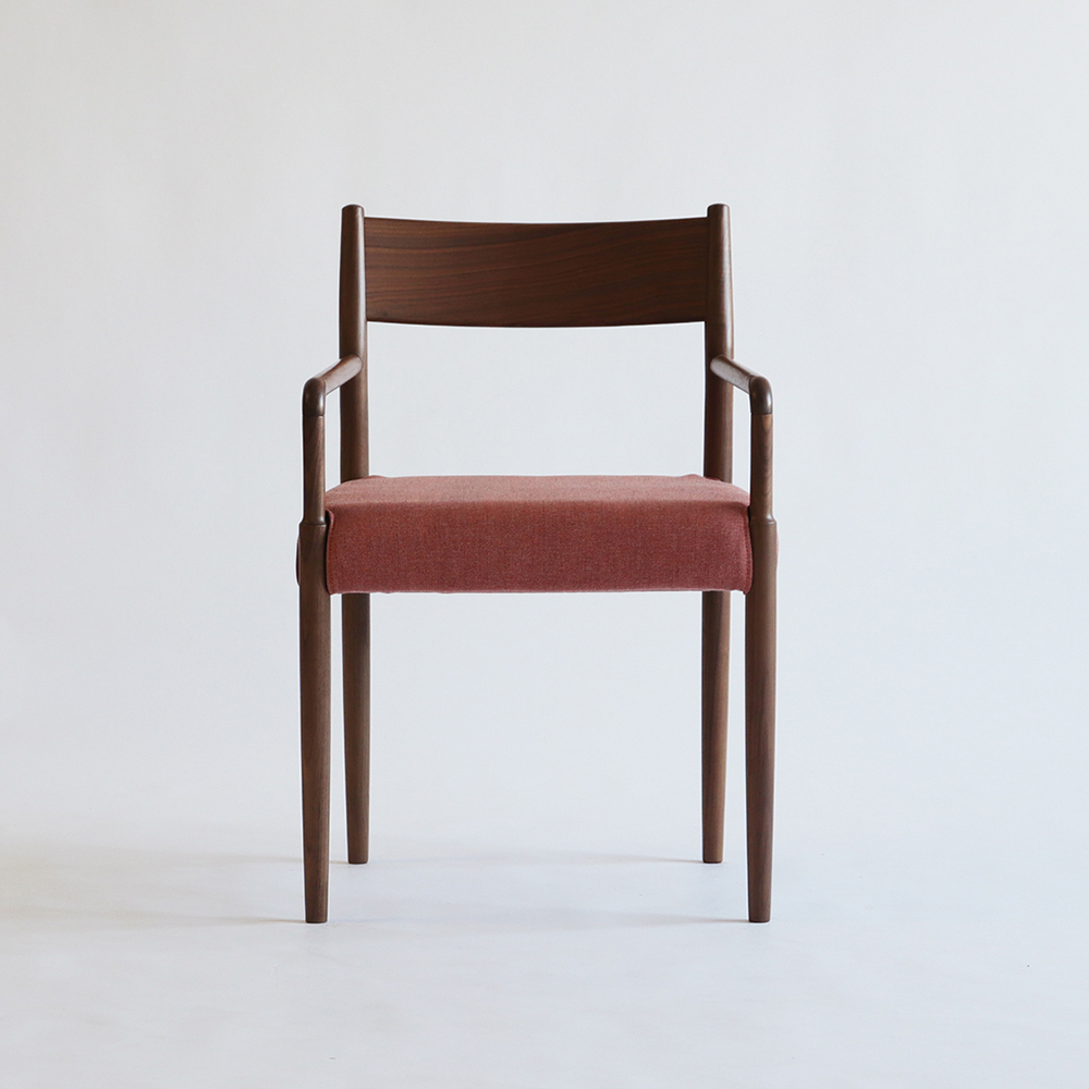 IKASAS(イカサ)ダイニングチェア(肘付き)「SUIPPO-スイッポ-ARM CHAIR」ウォールナット材 カバー全2色