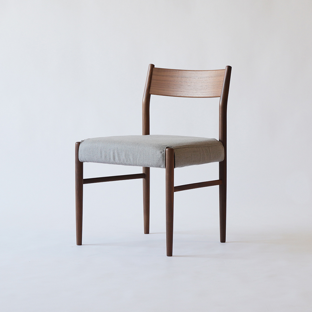 IKASAS(イカサ)ダイニングチェア「SUIPPO-スイッポ-CHAIR」ウォールナット材 カバー全2色