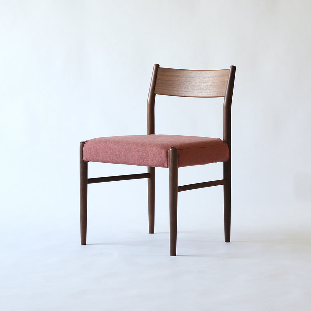 IKASAS(イカサ)ダイニングチェア「SUIPPO-スイッポ-CHAIR」ウォールナット材 カバー全2色