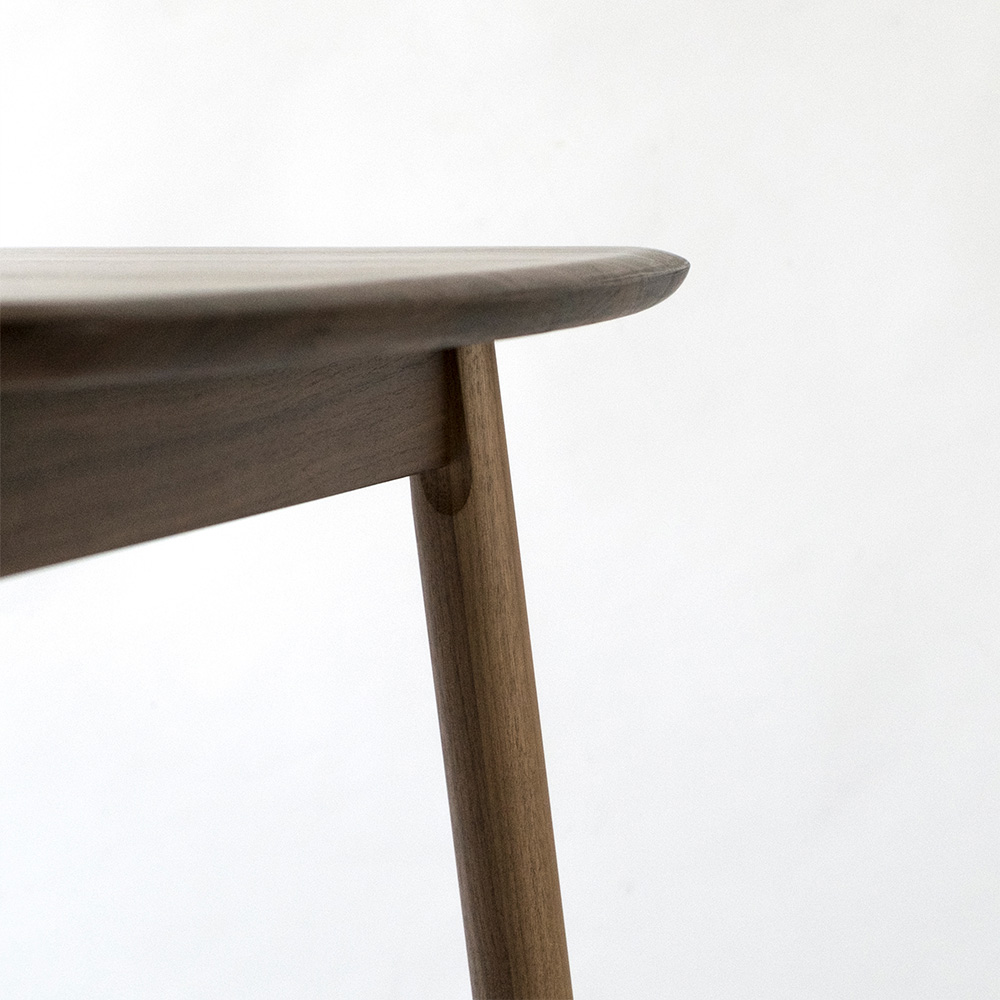 IKASAS(イカサ)ダイニングテーブル「SUIPPO-スイッポ-DINING TABLE 150/210」ウォールナット材 全2サイズ