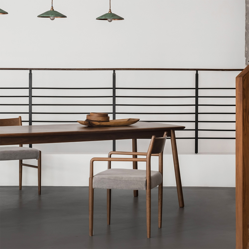 IKASAS(イカサ)ダイニングテーブル「SUIPPO-スイッポ-DINING TABLE 150/210」ウォールナット材 全2サイズ