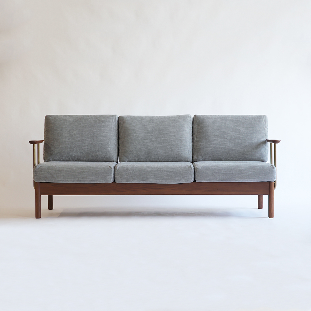 IKASAS（イカサ）ソファ「SUIPPO-スイッポ-SOFA 3S」ウォールナット材 布全4色