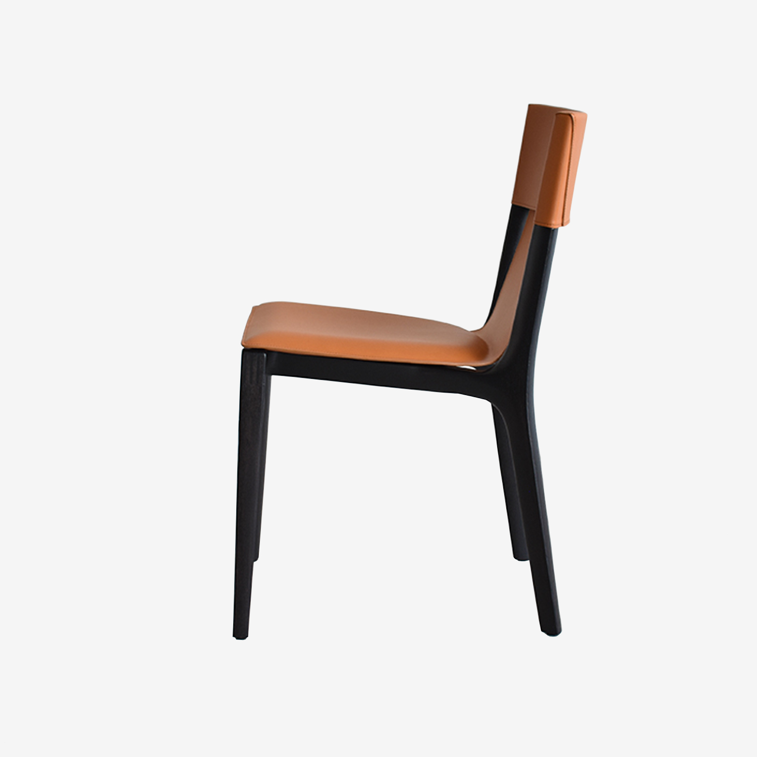 PoltronaFrau(ポルトローナ・フラウ)ダイニングチェア「イサドラ」革キャメル色 木部ダークブラウン色
