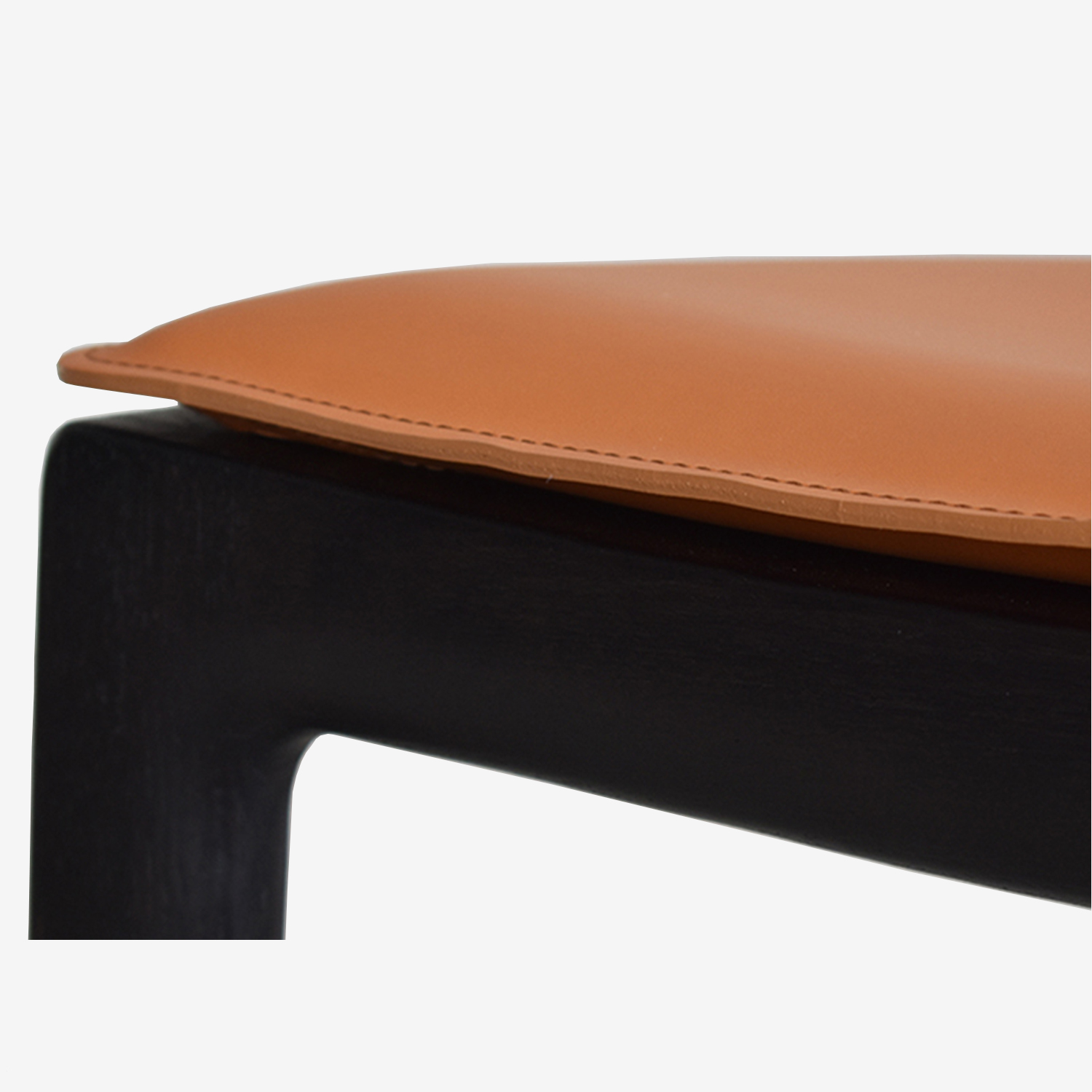 PoltronaFrau(ポルトローナ・フラウ)ダイニングチェア「イサドラ」革キャメル色 木部ダークブラウン色