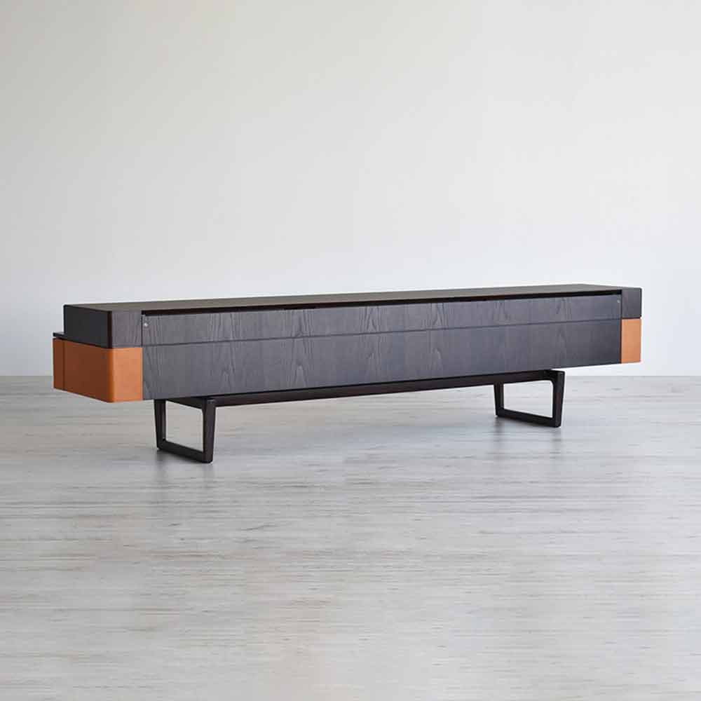 PoltronaFrau（ポルトローナ・フラウ）テレビボード「フィデリオ」幅240cm アッシュ材 革キャメル色【次回入荷未定】【セール対象品のため5%OFF】