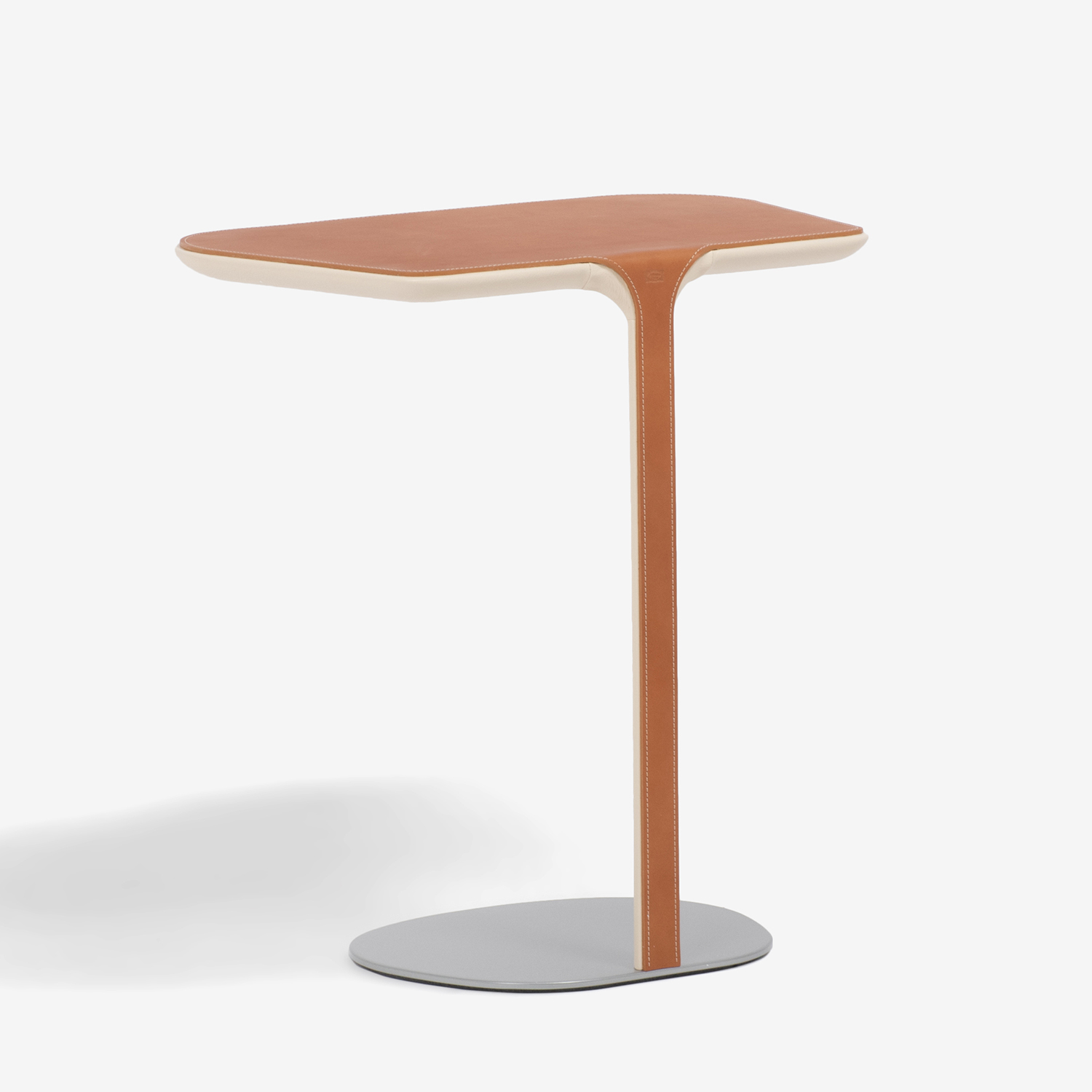 PoltronaFrau(ポルトローナ・フラウ)サイドテーブル「アサヤ」革 キャメル色