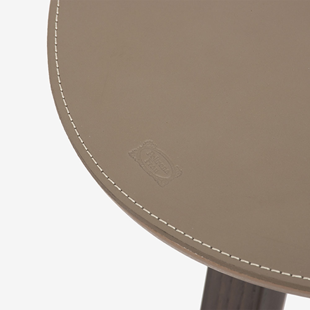PoltronaFrau(ポルトローナ・フラウ)サイドテーブル楕円形「Fidelio フィデリオ」 アッシュ材モカ色 革トープ色