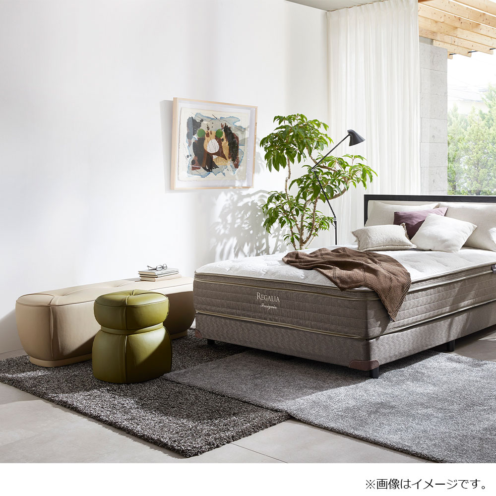 PoltronaFrau(ポルトローナ・フラウ)オットマン 「レプリ 中サイズ」革ライトベージュ色
