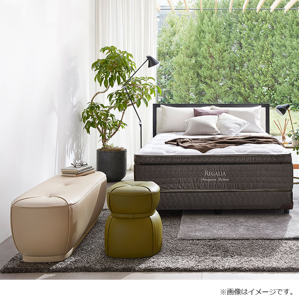 PoltronaFrau(ポルトローナ・フラウ)オットマン 「レプリ 中サイズ」革ライトベージュ色