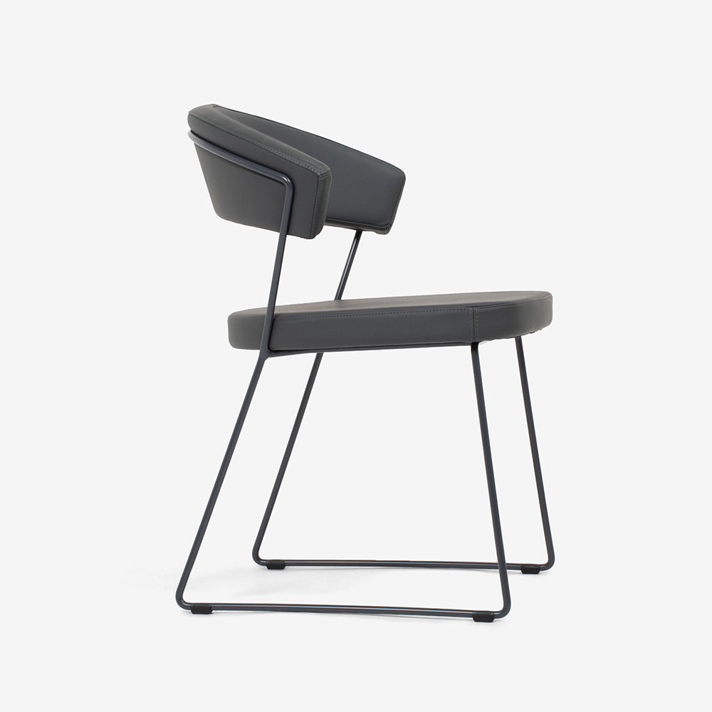 Calligaris（カリガリス）ダイニングチェア「New York CB1022」革グレー/脚部マットグレー