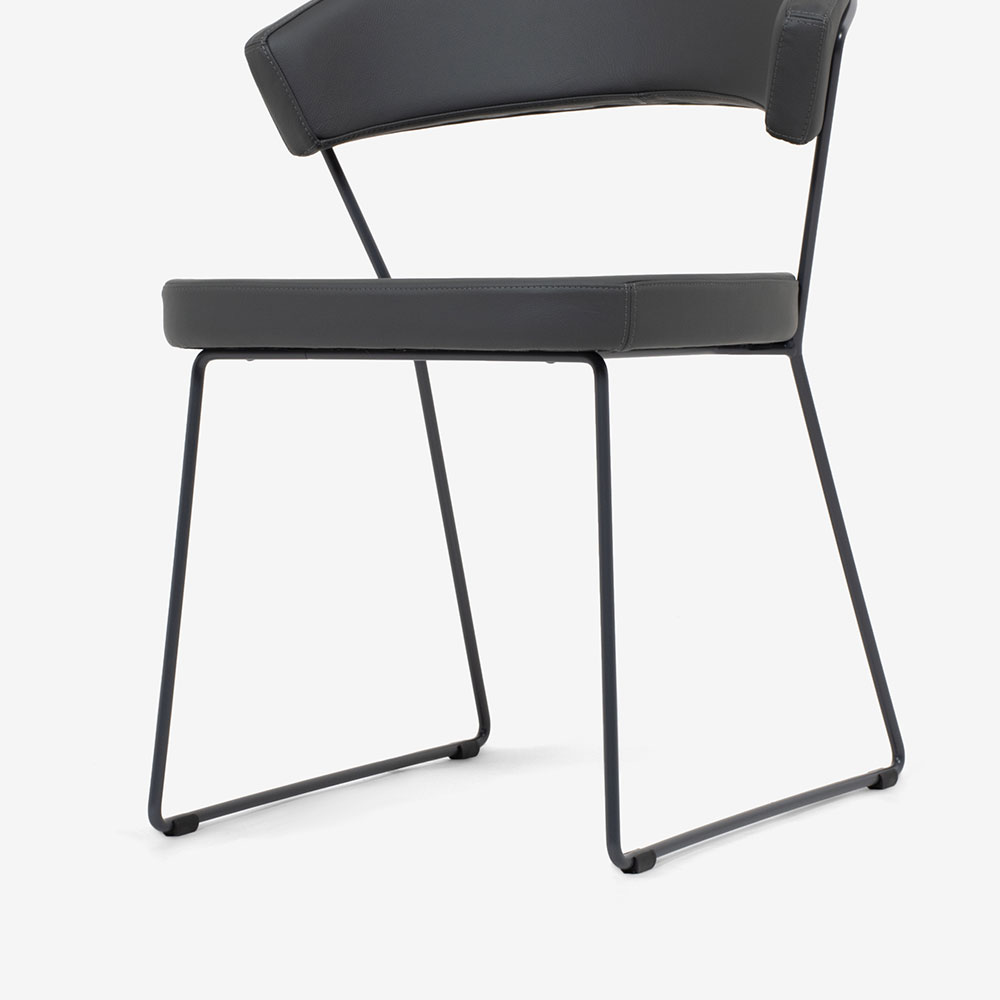 Calligaris（カリガリス）ダイニングチェア「New York CB1022」革グレー/脚部マットグレー