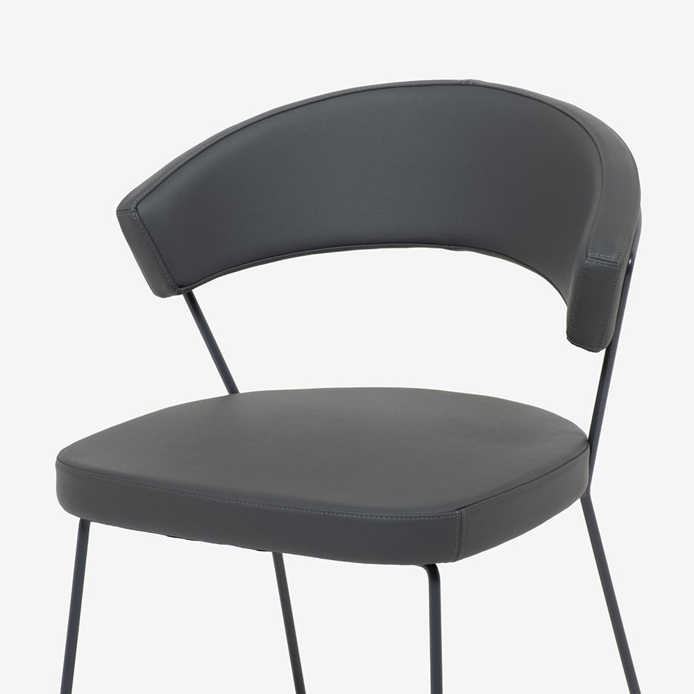 Calligaris（カリガリス）ダイニングチェア「New York CB1022」革グレー/脚部マットグレー