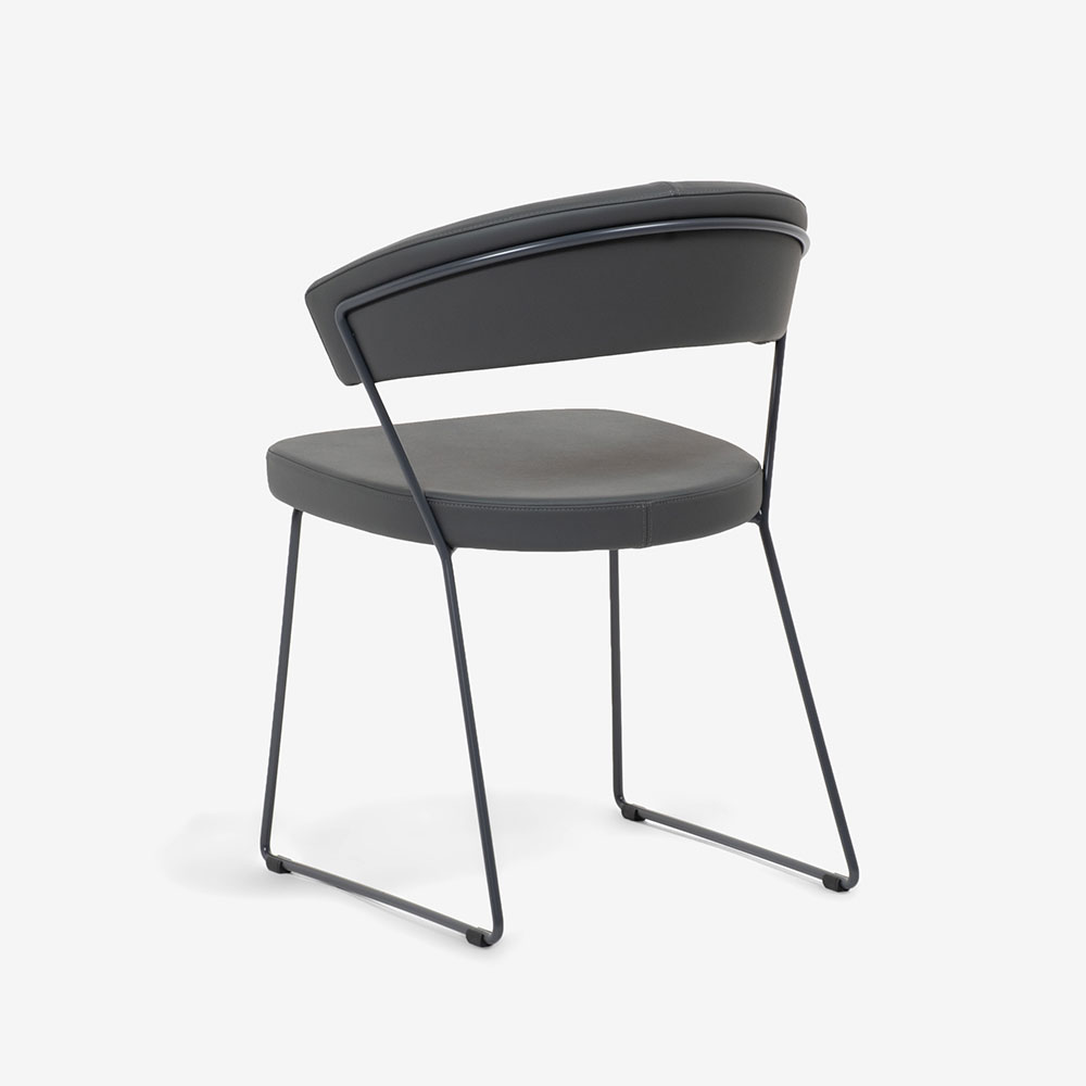 Calligaris（カリガリス）ダイニングチェア「New York CB1022」革グレー/脚部マットグレー