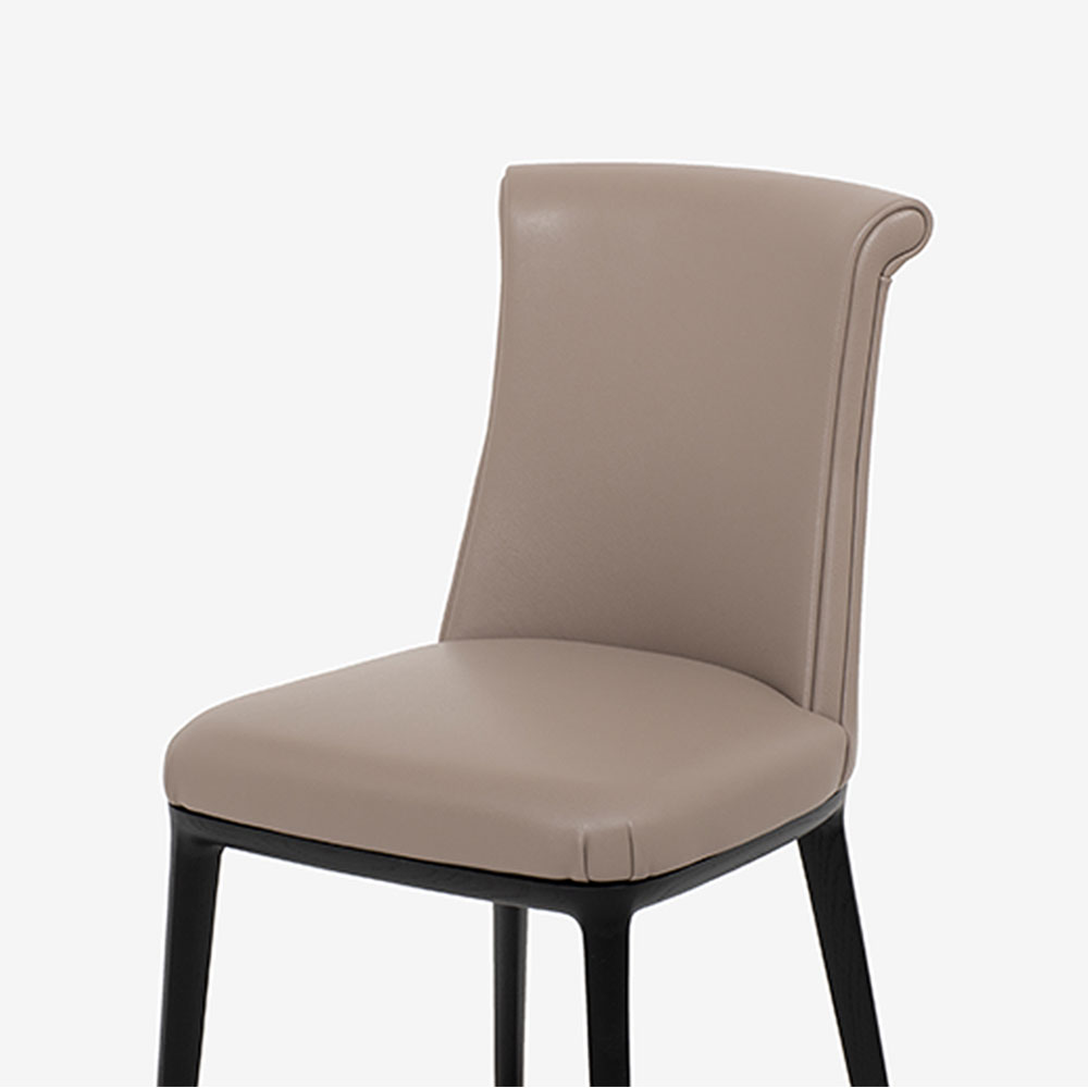 PoltronaFrau(ポルトローナ・フラウ)ダイニングチェア「ディーバ」革ベージュ色 木部ダークブラウン色