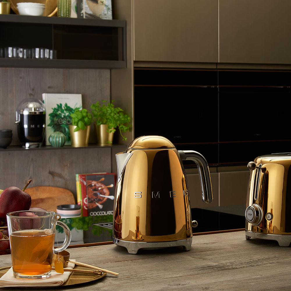 SMEG(スメッグ)ケトル KLF03GOJP ゴールド