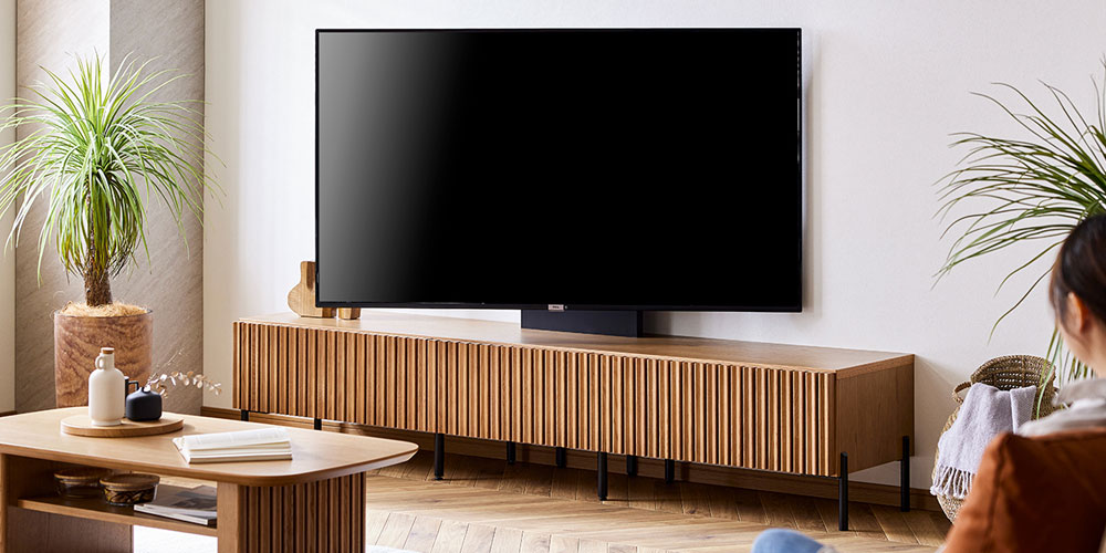テレビ壁掛けオプションでテレビの向きを上下左右に動かせる