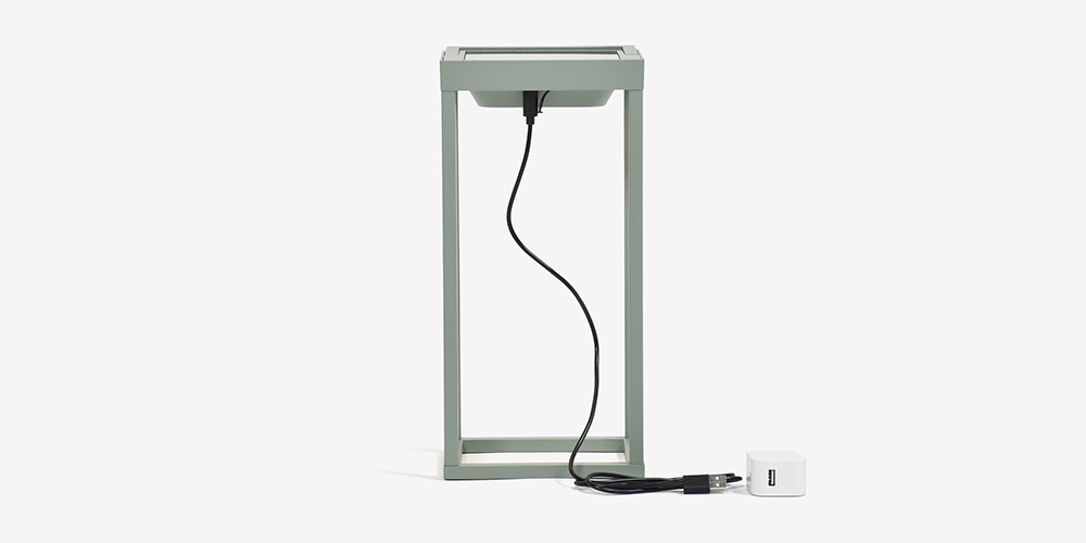 ポータブルLEDスタンド「Home Solar」SGのUSB充電