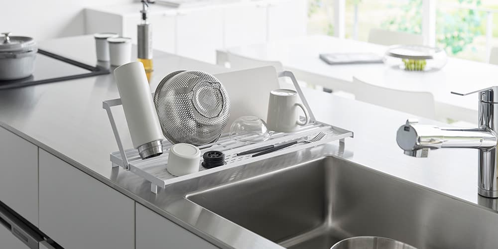 立てて、仕分けて、スマートに乾かす水切りラック