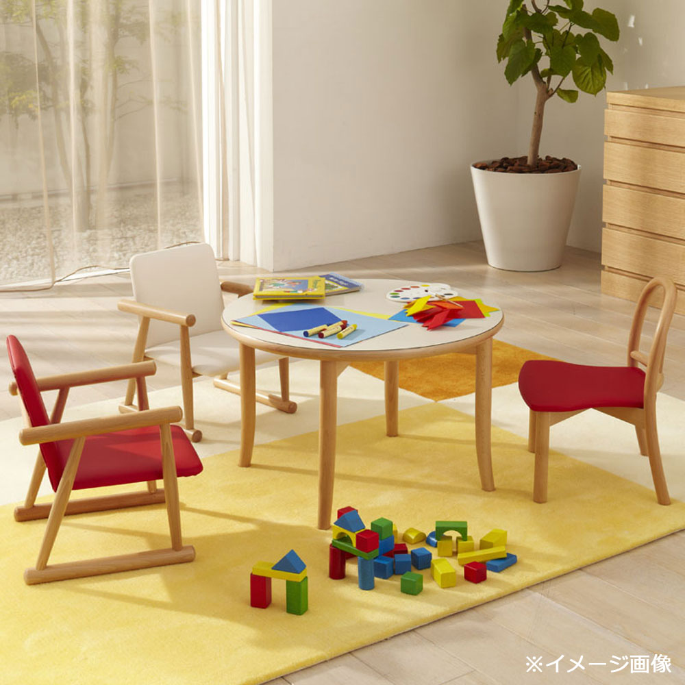 キッズルームイメージ画像 キッズチェア「100R」木部ブナ材ナチュラル色 座PVCレッド色・木部ブナ材ナチュラル色 座PVCアイボリー色・キッズテーブル 「T-101」ブナ材ナチュラル色 天板メラミン化粧板